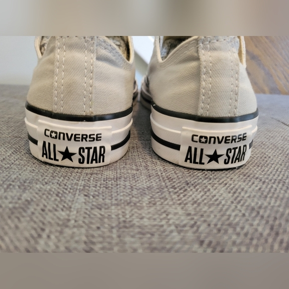 Like New Women's Converse Size 5. - Picture 3 of 8